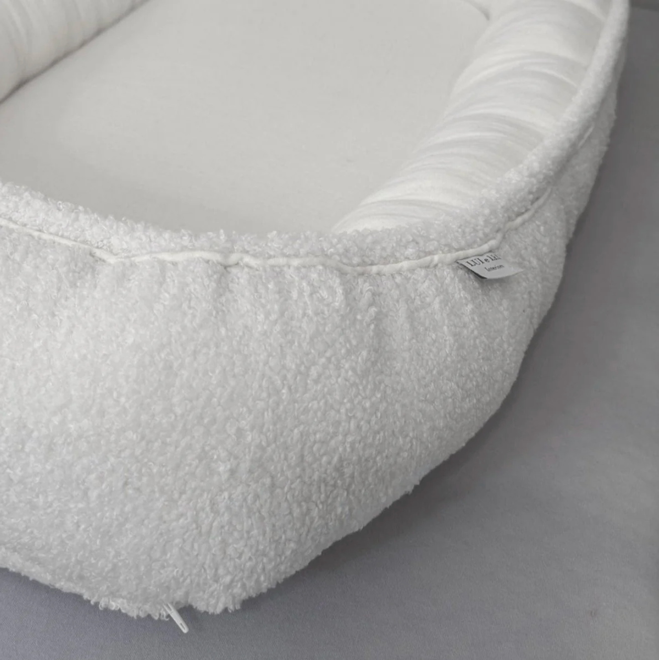 LUI e LEI Babynest LOVE YOU aus Bio-Baumwolle & Boucle weiß