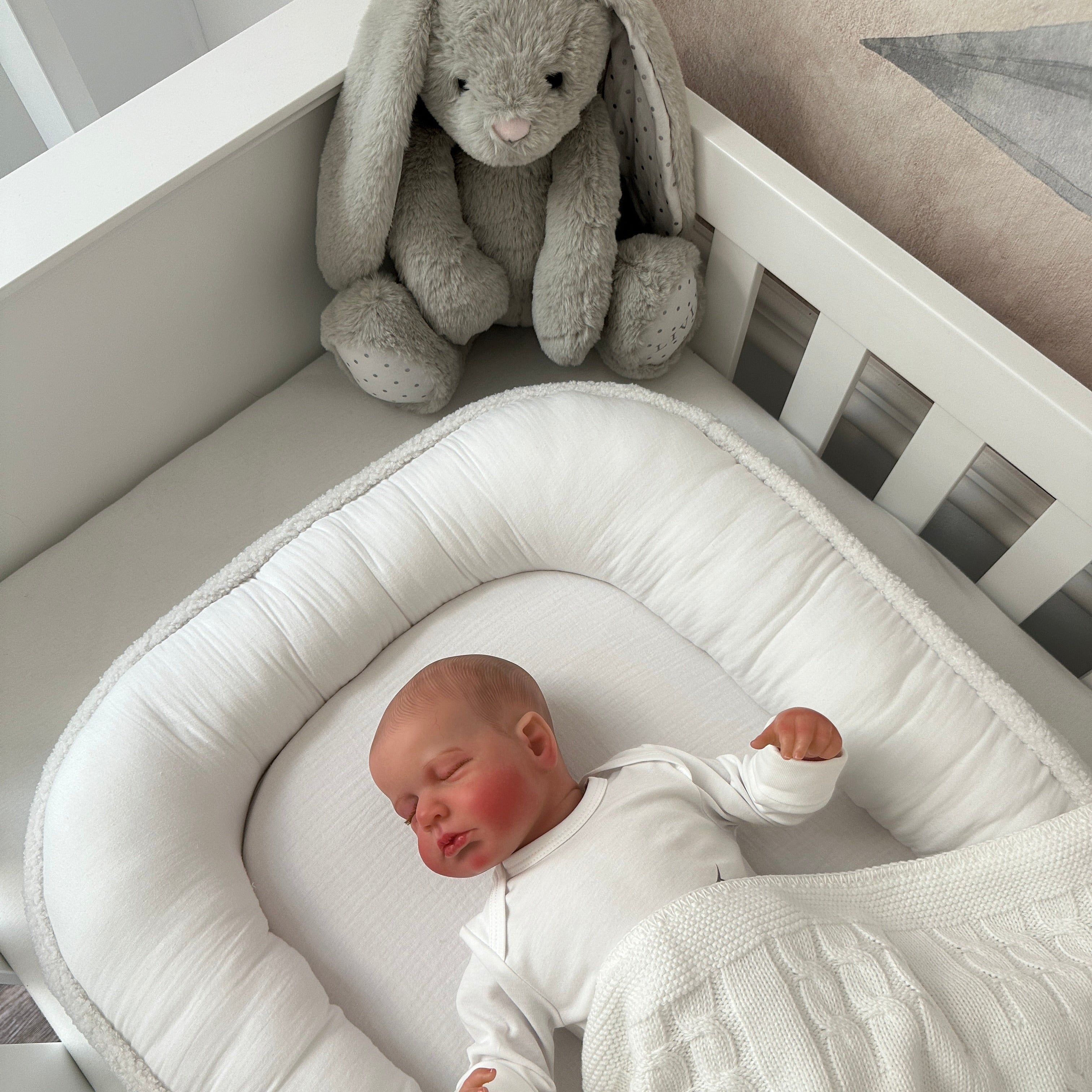 LUI e LEI Babynest LOVE YOU aus Bio-Baumwolle & Boucle weiß