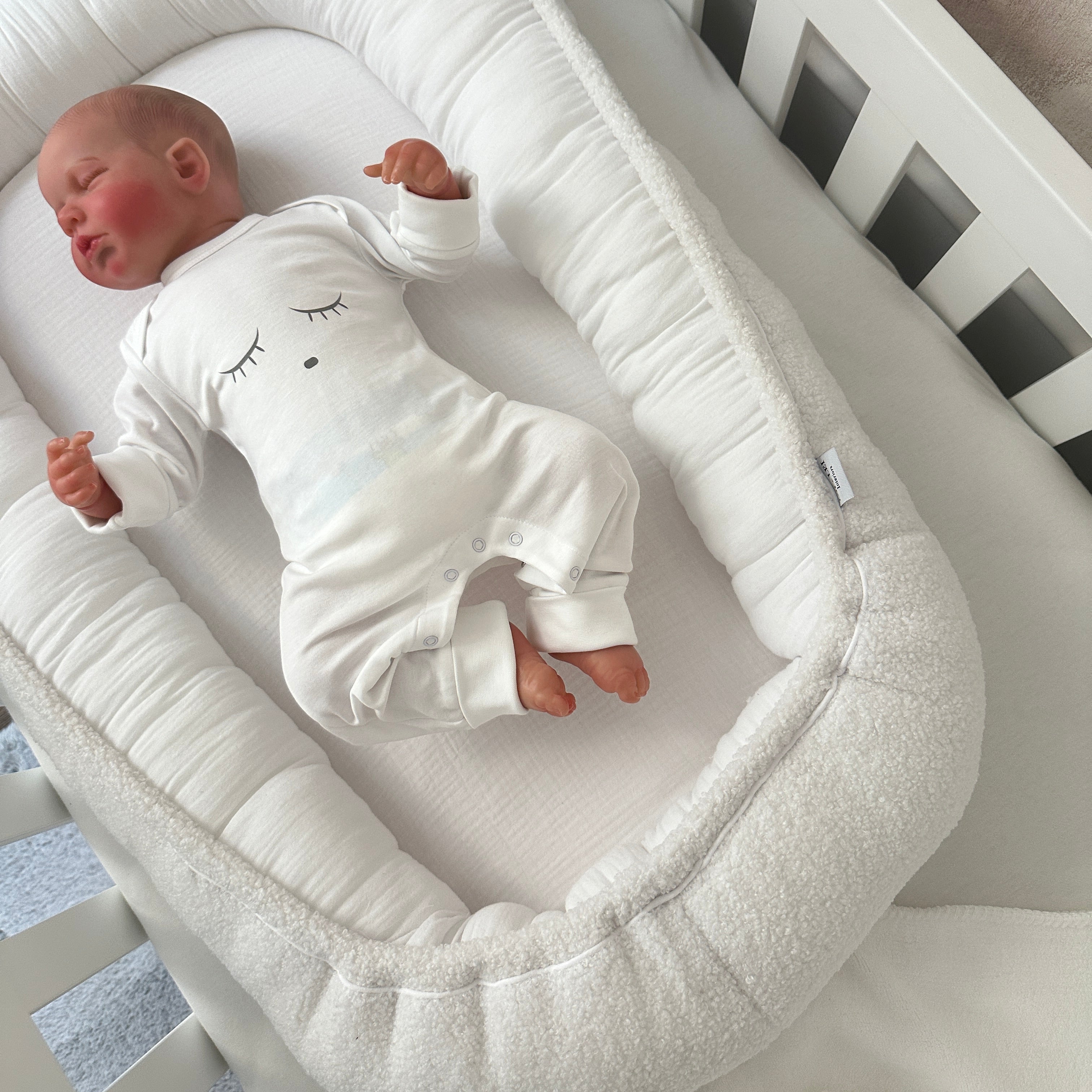 LUI e LEI Babynest LOVE YOU aus Bio-Baumwolle & Boucle weiß