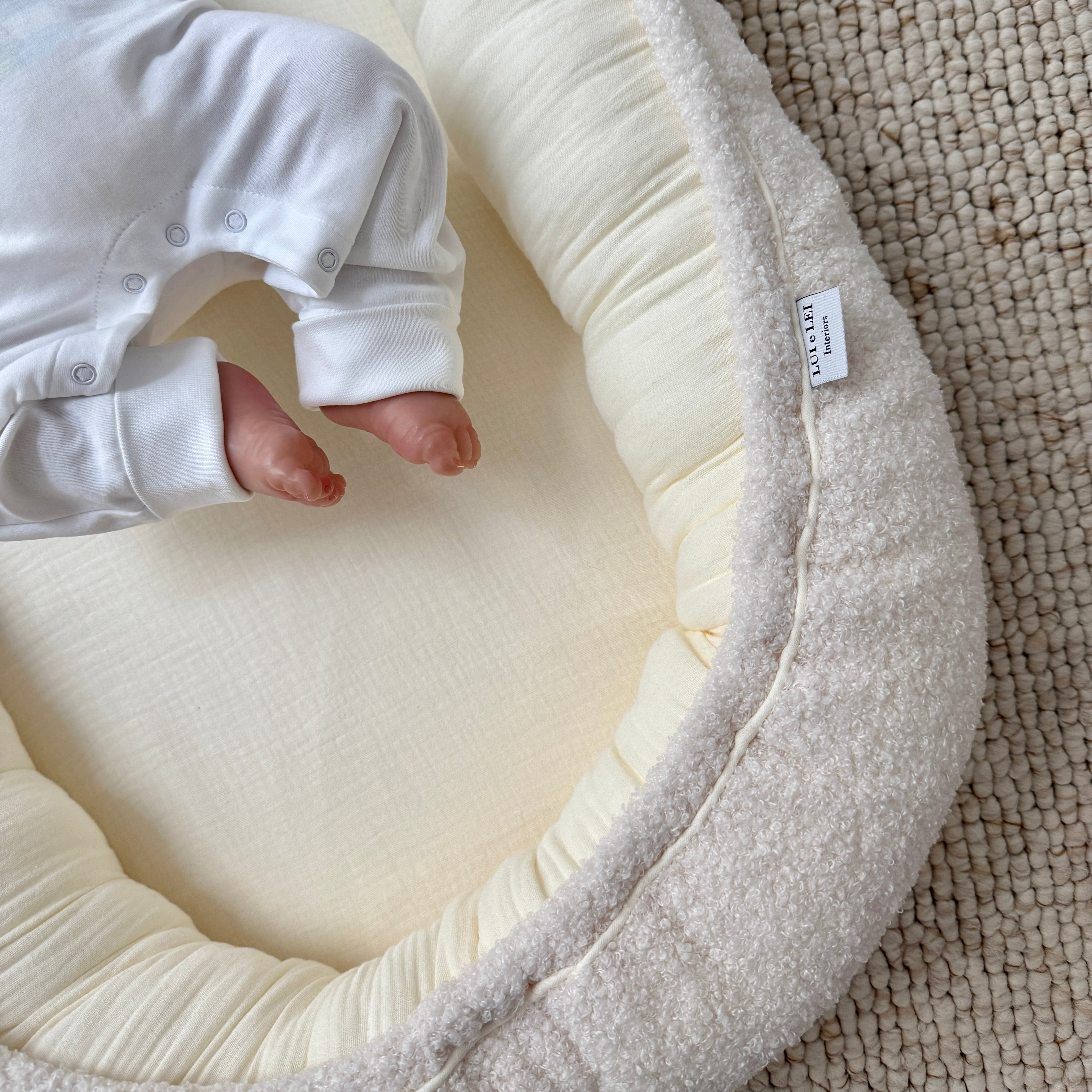 LUI e LEI Babynest LOVE YOU aus Bio-Baumwolle & Boucle vanille