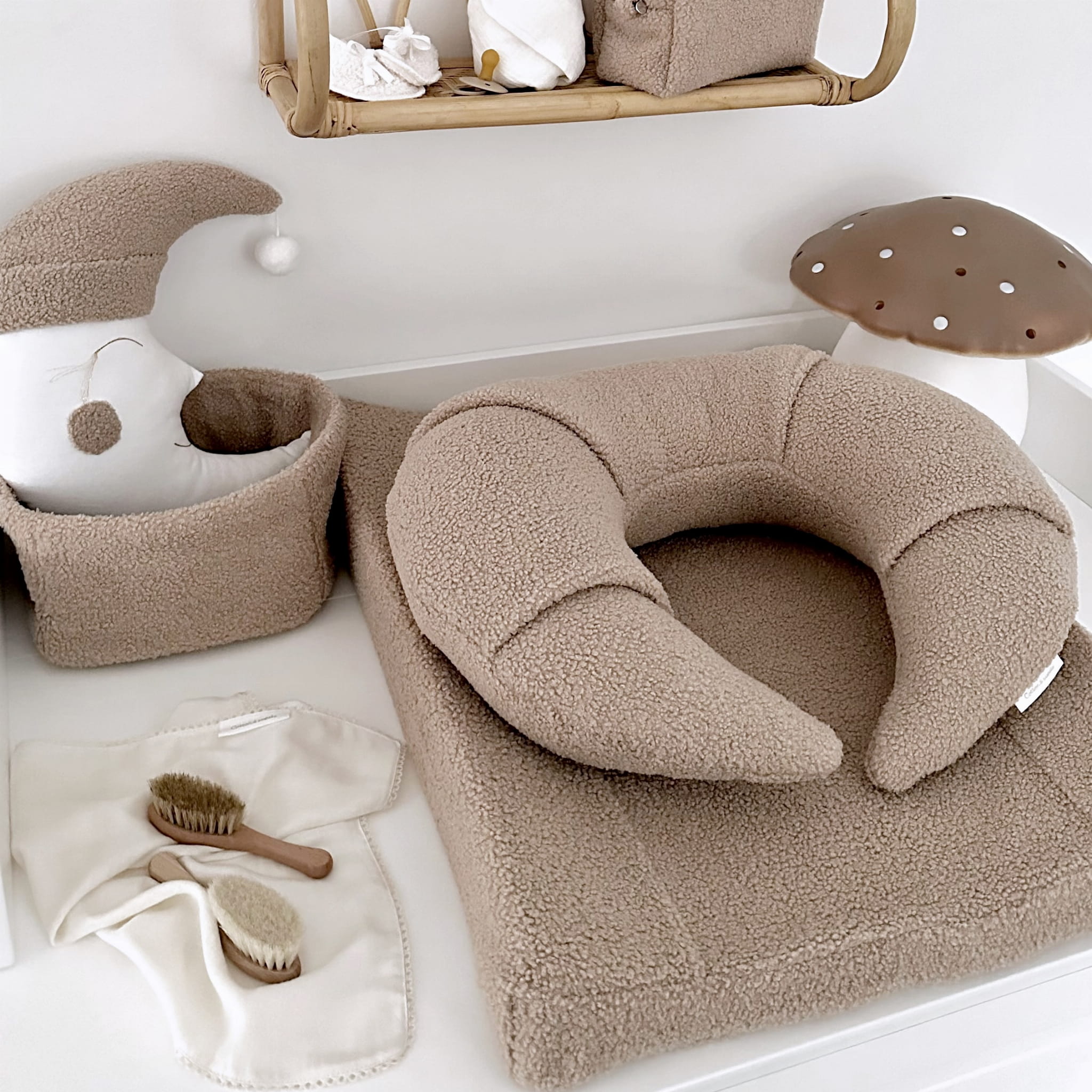 Cotton & Sweets Wickelauflage, Stillkissen & Stoffkorb Boho Boucle chocolate