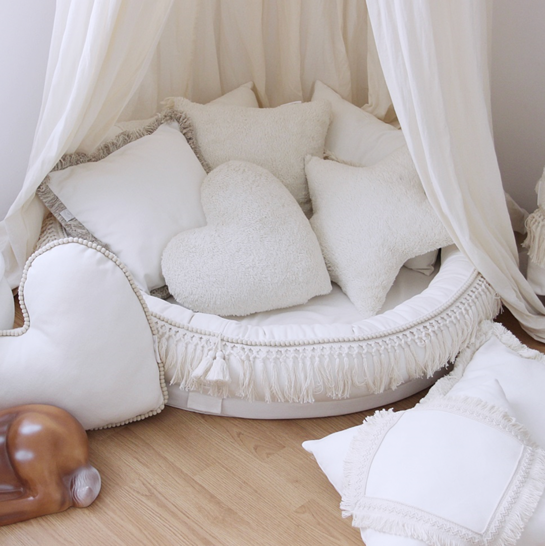 Cotton &amp; Sweets Dekokissen BOHO Herz mit Pompoms