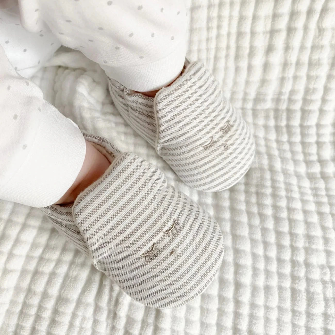 Livly Baby Krabbelschuhe beige gestreift 